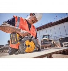 DeWALT DCS578X2 portable circular saw