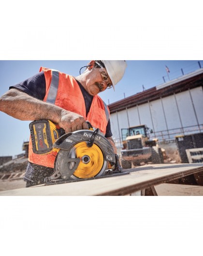 DeWALT DCS578X2 portable circular saw